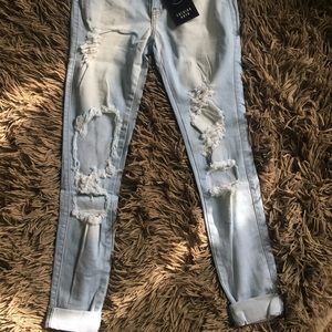 Fashion Nova . Beach Bum Ripped jeans . Size 7 .